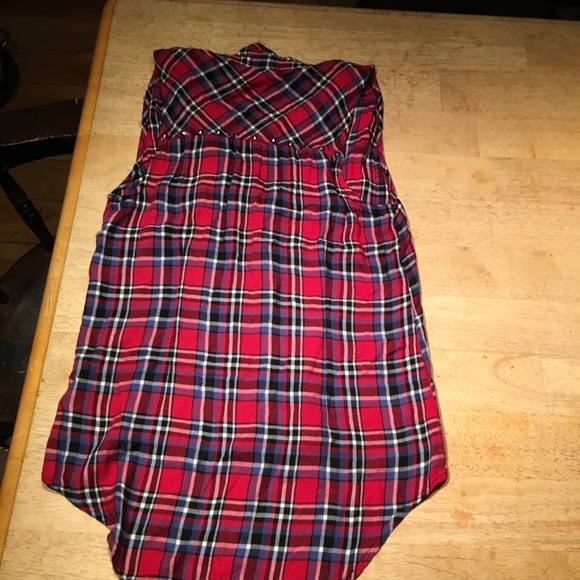 Flannel sleeveless low to high shirt size small - Picture 3 of 4